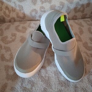Women's OOFOS OOmg Low Mesh Slip Ons